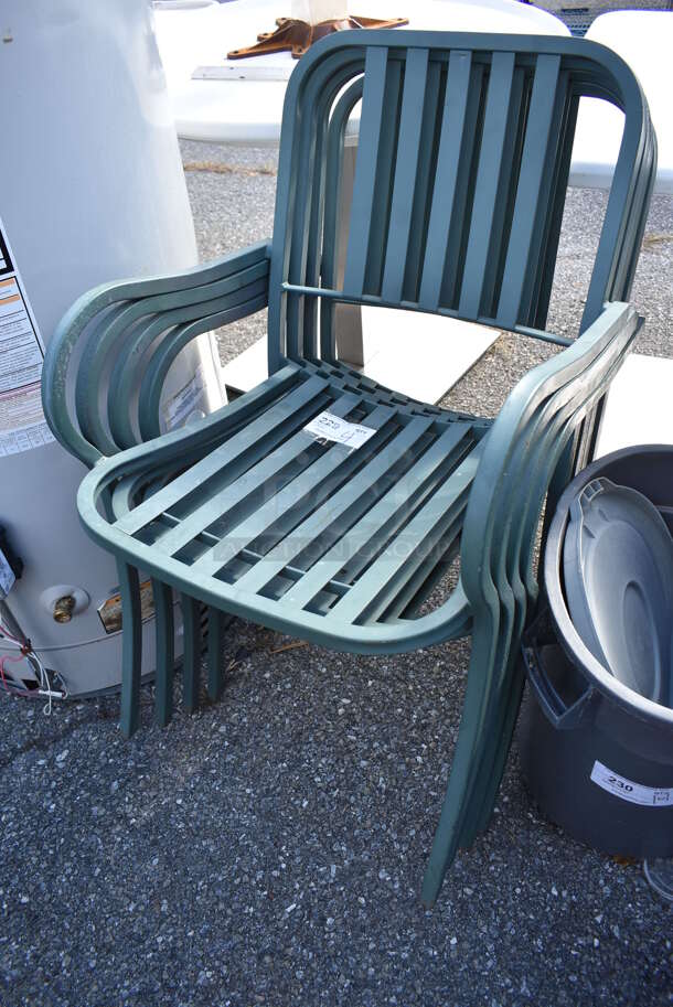 4 Green Metal Outdoor Patio Chairs w/ Arm Rests. 20.5x24x33. 4 Times Your Bid!