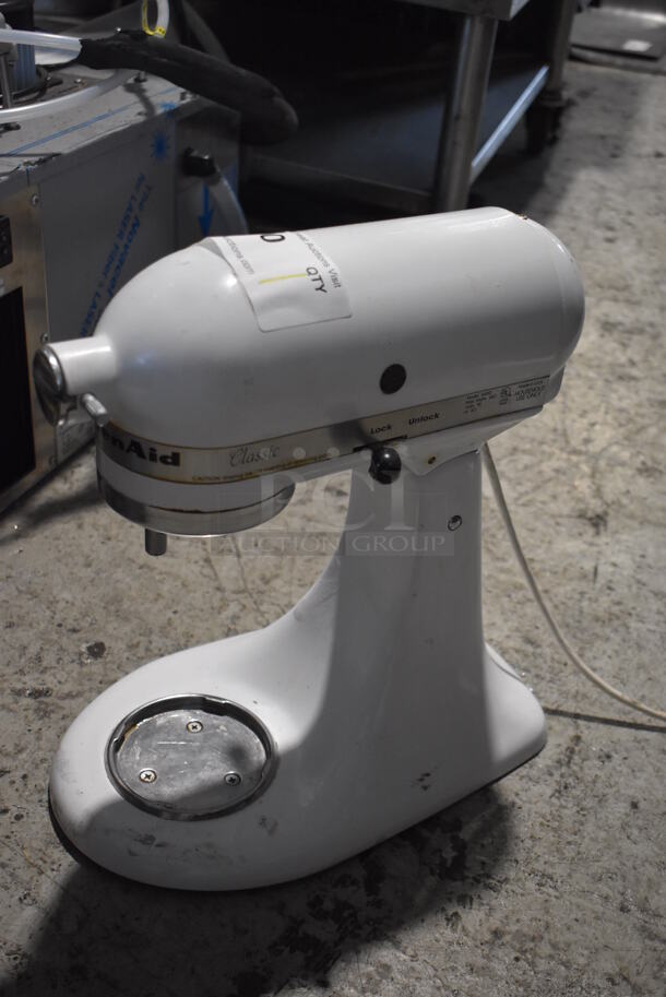 KitchenAid K45SS Metal Countertop 4.5 Quart Planetary Dough Mixer. 115 Volts, 1 Phase. Tested and Working! - Image 1 of 5