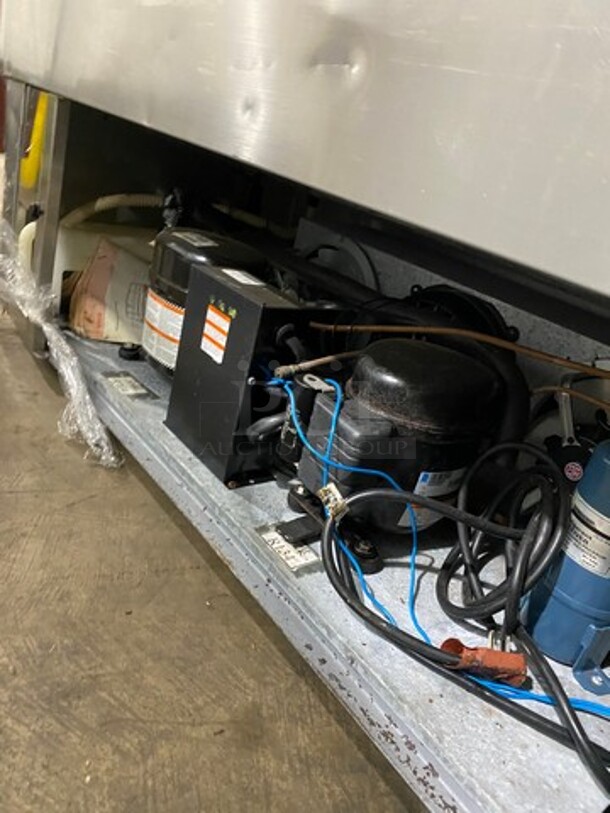 COOL! Kinco Commercial Refrigerated Open Grab-N-Go Display Case Merchandiser! With Front Cover! With Top Refrigerated Closed Display Case Merchandiser! With Rear Access Doors! 220V 60HZ 1 Phase - Image 7 of 10