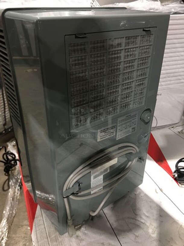 NEW! OUT OF THE BOX! SCRATCH-N-DENT! Soleus Air 70 Pint Portable Dehumidifier Unit! Model: HMTD70EIPA 115V - Image 4 of 7