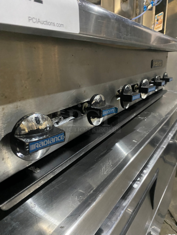 Radiance Commercial Countertop Natural Gas Powered Char Broiler Grill! 6 Burners! Stainless Steel Body! - Image 6 of 8