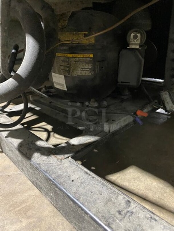 True Commercial 3 Door Reach In Cooler Merchandiser! With View Through Doors! Poly Coated Racks! Stainless Steel Body! Model: TS72G SN: 5254946 115V 60HZ 1 Phase - Image 11 of 12