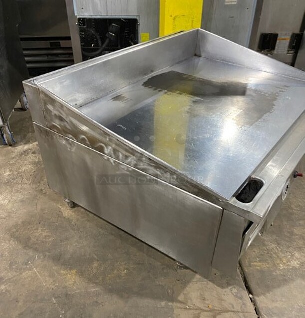 Lang Countertop Thermostatic Control Natural Gas Powered Mirror Shine Top Flat Top Griddle! With Back And Side Splashes! All Stainless Steel! On Small Legs! - Image 2 of 8