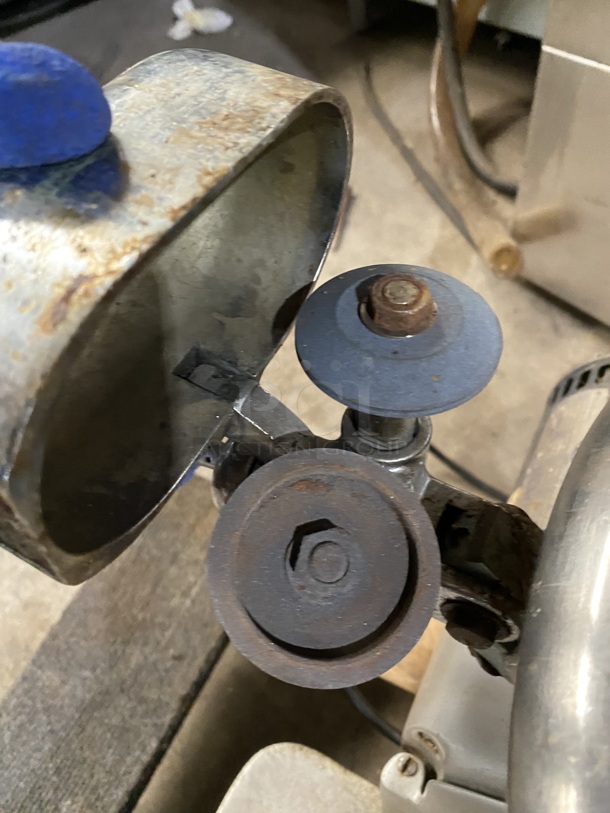 GLOBE Stainless Steel Meat And Cheese Slicer! Model C4S17DZ31B 115V/60Hz - Image 5 of 7