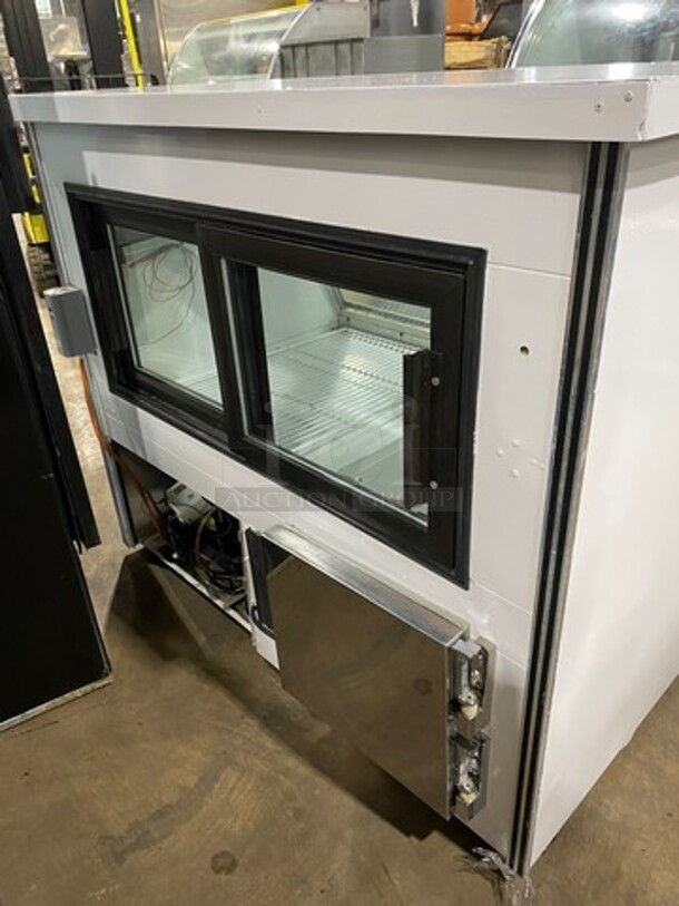 Marc Commercial Refrigerated Deli/Bakery Display Case! With Slanted Front Glass! With Sliding Glass Rear Access Doors! 115V 60HZ 1 Phase - Image 4 of 8
