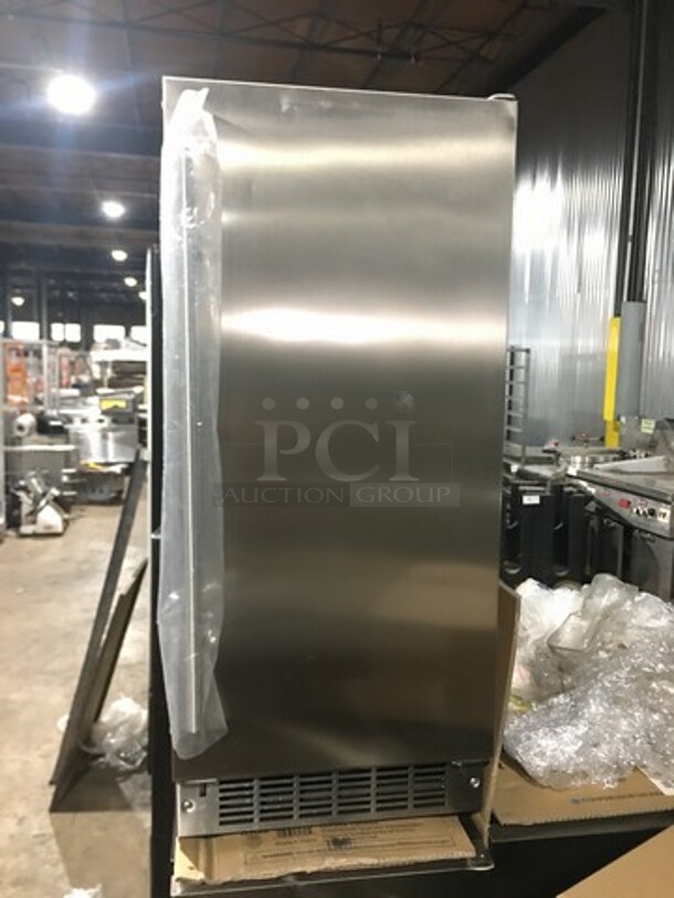 NEW! OUT OF THE BOX! SCRATCH-N-DENT! Danby Undercounter Ice Maker! 32LB Ice Capacity! Model: DIM32D1BSSPR - Image 1 of 11