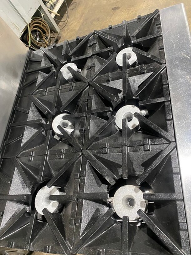 GREAT! Southbend Commercial Natural Gas Powered 6 Burner Stove! With full Sized Oven Underneath! With Backsplash & Overhead Salamander Shelf! All Stainless Steel! With Metal Oven Racks! On Legs! Model: 4361D SN: 11A17770! - Image 5 of 10