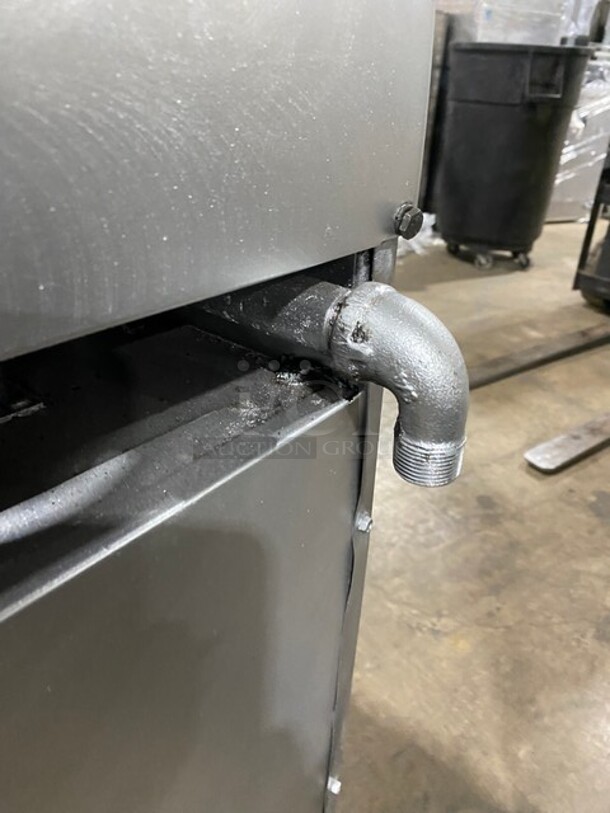 GREAT! Southbend Commercial Natural Gas Powered 6 Burner Stove! With full Sized Oven Underneath! With Backsplash & Overhead Salamander Shelf! All Stainless Steel! With Metal Oven Racks! On Legs! Model: 4361D SN: 11A17770! - Image 9 of 10