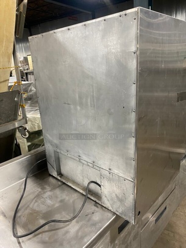 Traulsen Countertop/ Undercounter Single Door Cooler! With View Through Door! Model: UC27WT SN: M5015705M 115V 60HZ 1 Phase - Image 4 of 7