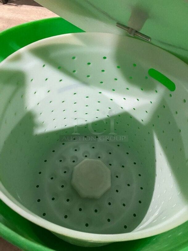 The Green Machine Commercial Salad/Lettuce Spinner! - Image 4 of 6
