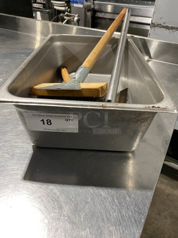 ALL ONE MONEY! Grill Cleaning Brushes And Scrapers! - Image 1 of 6