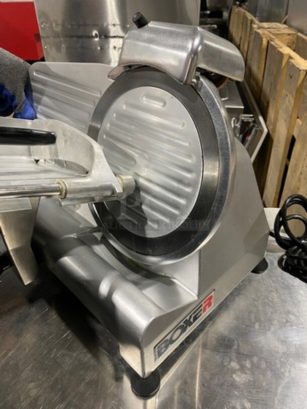 Boxer Commercial Countertop Deli/ Meat Slicer! All Stainless Steel! Model: SLR5009 SN: 0800000907 110V - Image 4 of 9