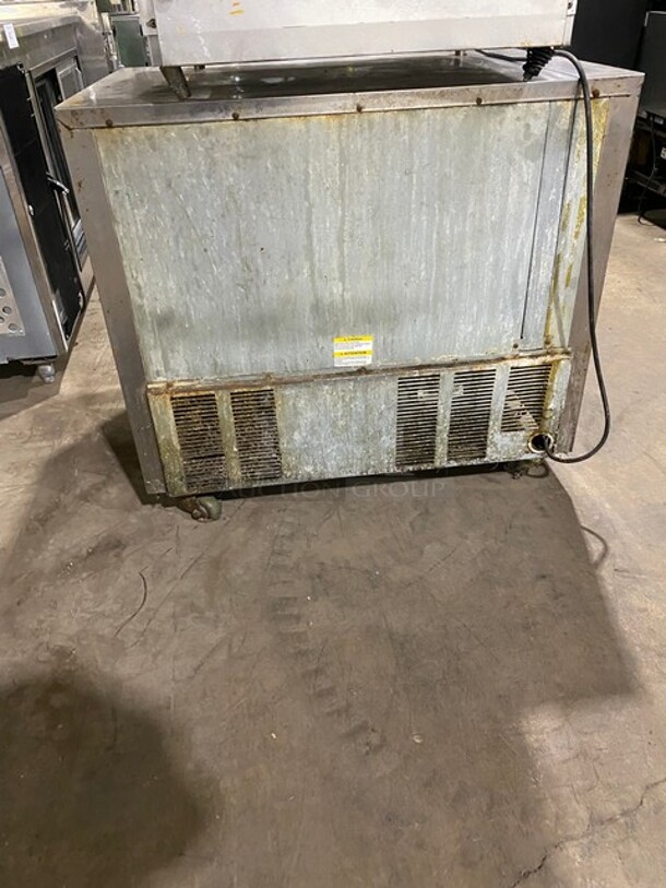 Beverage Air Commercial Refrigerated 2 Drawer Lowboy Worktop Cooler! All Stainless Steel! On Casters! Model UCRD36A SN 11213311 115V PHASE 1 - Image 3 of 7
