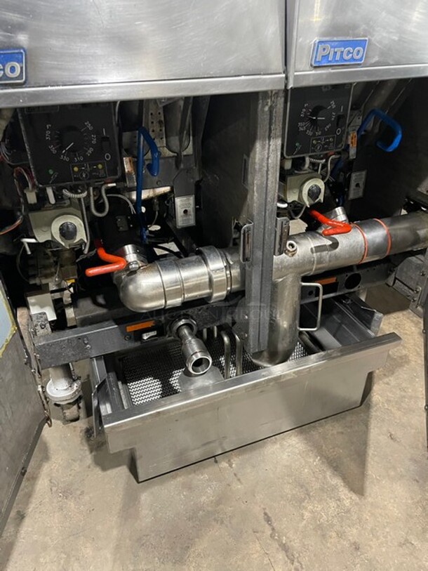 WOW! Pitco 4 Bay Natural Gas Powered Commercial Deep Fat Fryer With Dump Station! With Oil Filter System! MODEL: SGH50 SN: G11BD005235 115V! Working When Removed!
 - Image 11 of 12