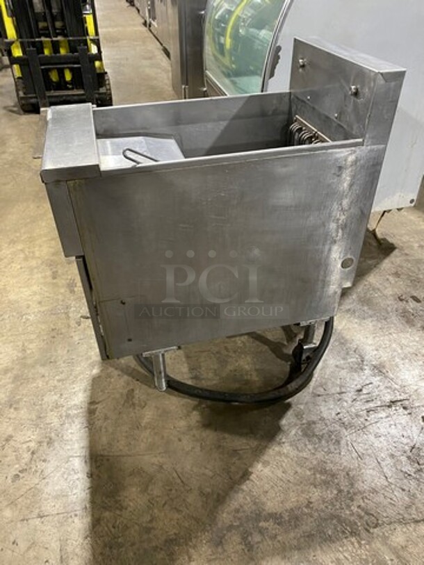 Pitco Solstice Commercial Electric Powered Deep Fat Fryer! With Backsplash! All Stainless Steel! Front Legs & Back Casters! WORKING WHEN REMOVED! Model: SEF184 SN: E08FA018388! 208V 60HZ! - Image 3 of 9