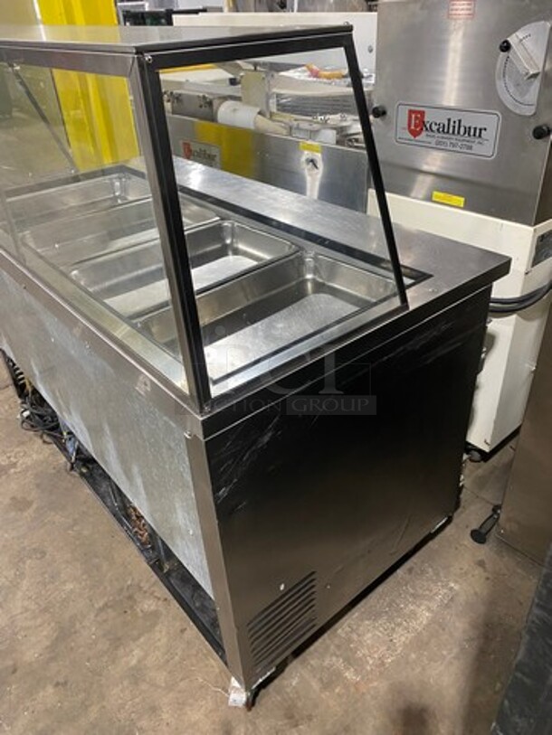 Leader Commercial Refrigerated Food Prep/Serve Station/Cold Pan! With Sneeze Guard! With 2 Door Underneath Storage Space! Stainless Steel Body! HAS BROKEN SIDE GLASS! Model ESLM60SC Serial NR11C0216B! 115V 1Phase! On Casters! - Image 2 of 10