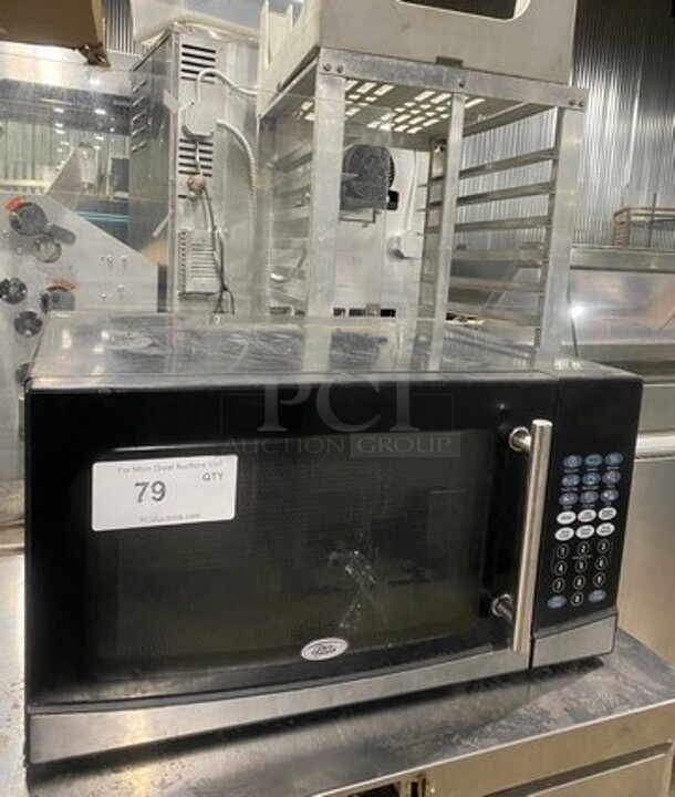 Oaster Couter Top Microwave Oven! Model OGB61303G! 120V 1Phase! - Image 1 of 8