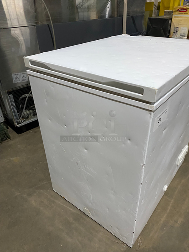 General Electric White Commercial Chest Freezer/ Cooler! With Hinged Top Lid! - Image 2 of 8