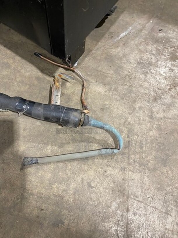 Structural Concepts Commercial Open Grab-N-Go Display Case Merchandiser! With Top Dry Display Case Merchandiser! With Rear Access Doors! NO COMPRESSOR! Model: SB57543631 SN: 597981EI133616 115V 60HZ 1 Phase - Image 9 of 9