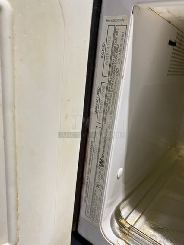 White Westing House Countertop Microwave! Model: KM4B5LXM2KLM28540 SN: 033283 120V - Image 6 of 8