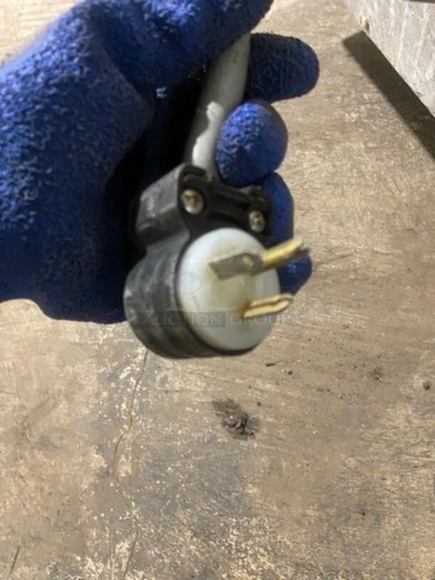 Metro Commercial Heated Holding Cabinet/ Food Warmer! All Stainless Steel! On Casters! Model: C175C1N 120V - Image 8 of 8