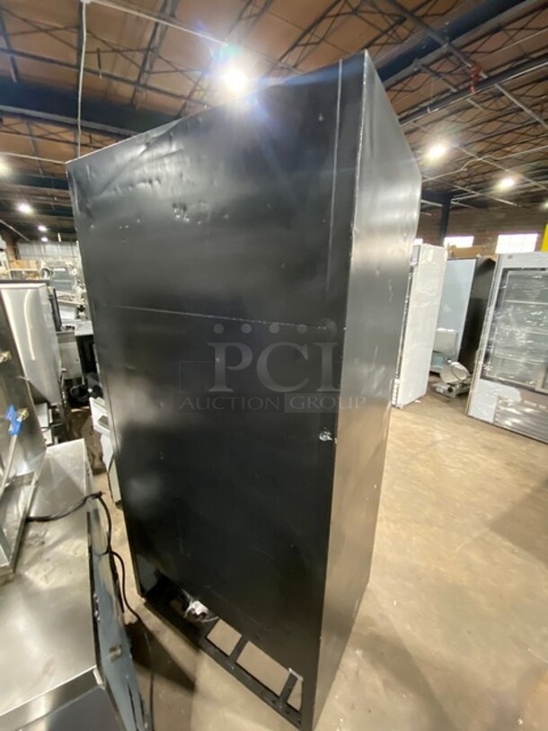 True Commercial 2 Sliding Door Reach In Refrigerator Merchandiser! With View Through Doors! With Poly Coated Racks! Model: GDM33 SN: 13089041 115V 60HZ 1 Phase - Image 4 of 8