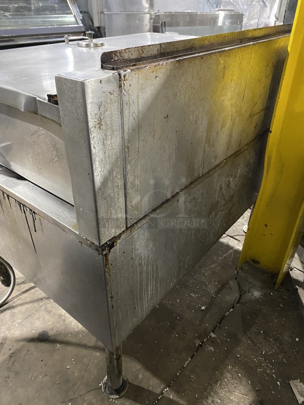 WOW! CLEVELAND 40 Gallon Natural Gas Powered/ Tilt Skillet/ Braising Pan! With Automatic Hydraulic Lift! Model SGL40TR! On Legs! Working When Removed!  - Image 5 of 10
