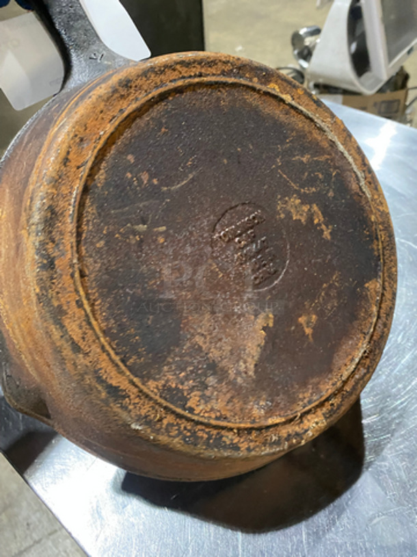 11" Round Ribbed Cast Iron Grill Pan! - Image 3 of 5