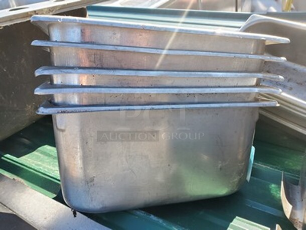 Stainless steel food pan. 