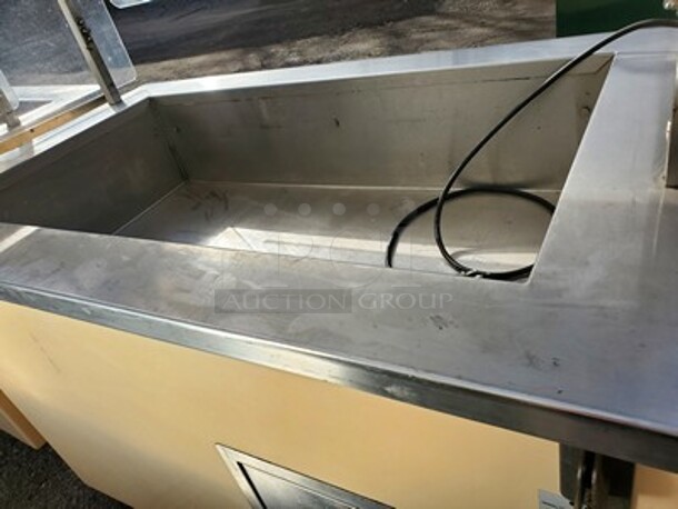 Colorpoint Salad Table W/Sneeze Guard|120 Volt|On Casters! - Image 5 of 5
