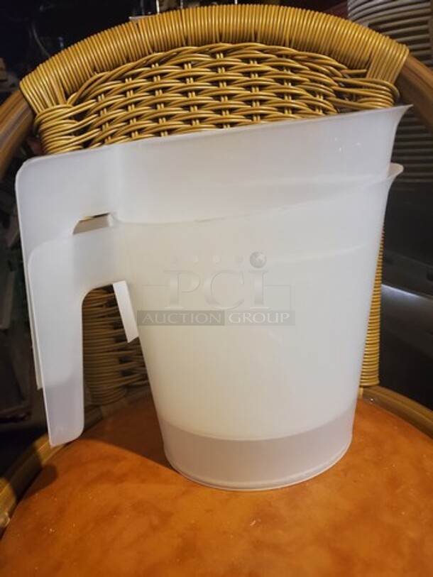 Plastic pitcher - Image 3 of 3