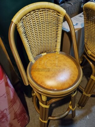 Bamboo Bar Stools
Very Nice condition!
