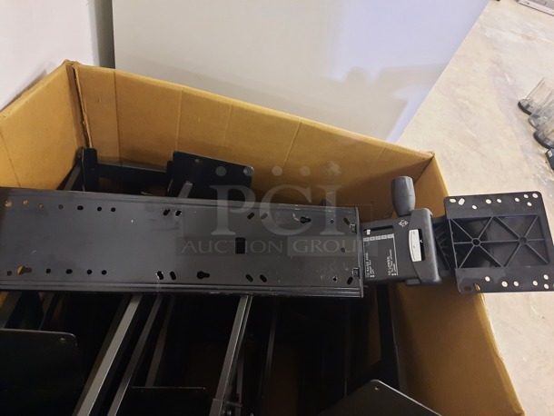 ALL ONE MONEY! Lot of Metal Mounts. (Main Building)  - Image 5 of 5