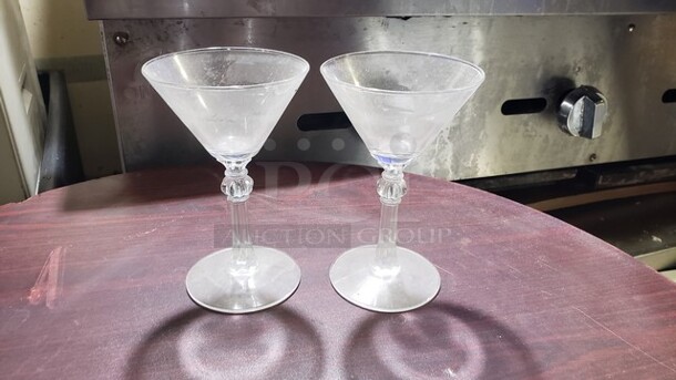Lot of 2 Glasses - Image 1 of 1