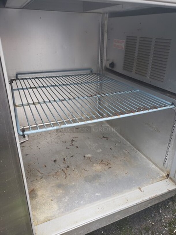 Beverage Air Sandwich Prep Table! Missing panel. - Image 6 of 7