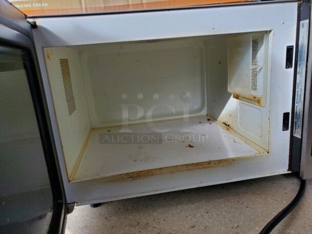 Panasonic NE-1024F Commercial microwave oven, 120V Working! - Image 3 of 3