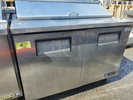 TRUE TSSU-48-12 48" 2-Door Refrigerated Sandwich Prep Table 48X30X36 On Casters!