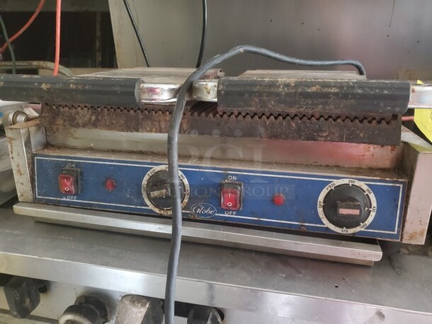 Globe Double Commercial Panini Press w/ Cast Iron Grooved Plates - Image 2 of 4