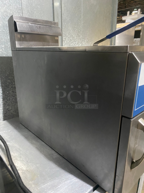 2011 Globe Commercial Countertop Natural Gas Powered Deep Fat Fryer! With Frying Basket! All Stainless Steel! - Image 3 of 9