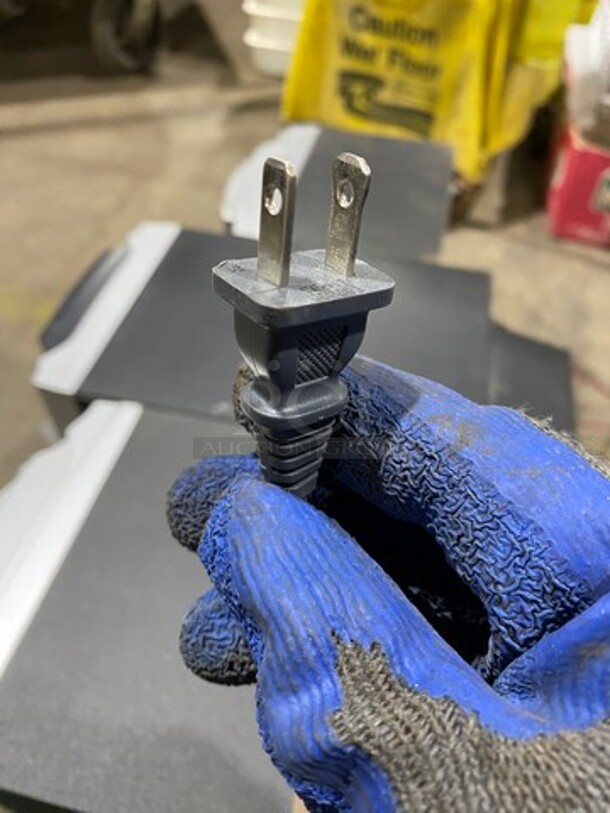 Sony Countertop CD/ Stereo System! With 2 Speakers! Model: HCDEC55 SN: 9105351 120V - Image 6 of 7