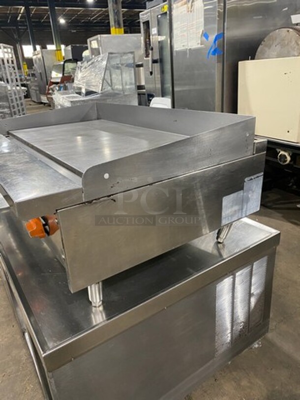 Sierra Commercial Countertop Natural Gas Powered Flat Top Griddle! With Back And Side Splashes! All Stainless Steel! On Small Legs! - Image 4 of 8