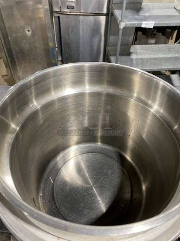 APW Wyott Commercial Countertop Cook And Serve! With Lid! Solid Stainless Steel! Model: RCW11 SN: 0909D01193 120V 60HZ 1 Phase - Image 3 of 8