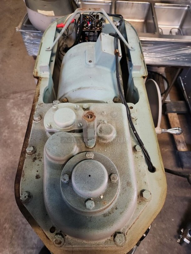 WOW! Hobart Commercial Floor Style 60 Qt Mixer! With Stainless Steel Mixing Bowl! WORKING WHEN REMOVED! Front Hub Never Used! Model: H600T 208/230V 3 Phase! - Image 5 of 9