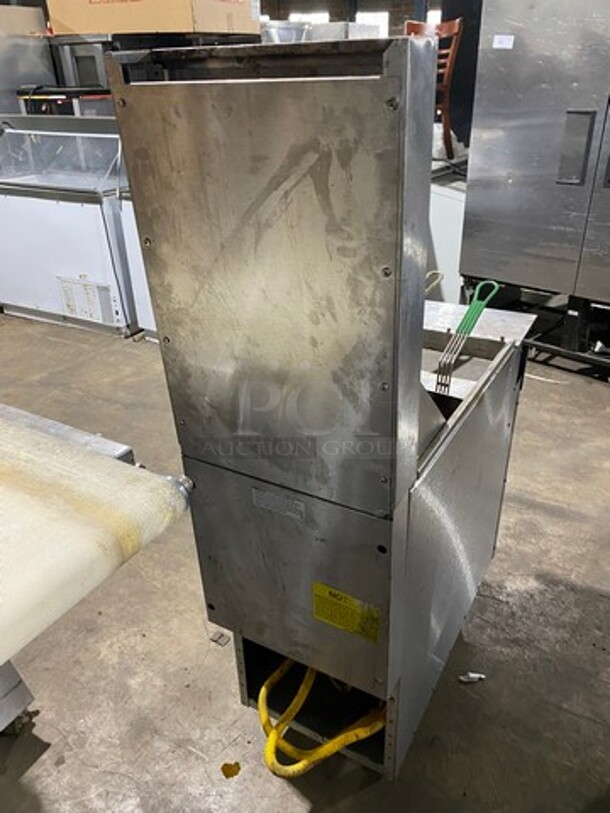 Southbend Commercial LP Powered Deep Fat Fryer! With Raised Back Splash! 2 Metal Frying Baskets! All Stainless Steel! On Legs! Model: P16FR45 SN: 05C90664 - Image 4 of 9
