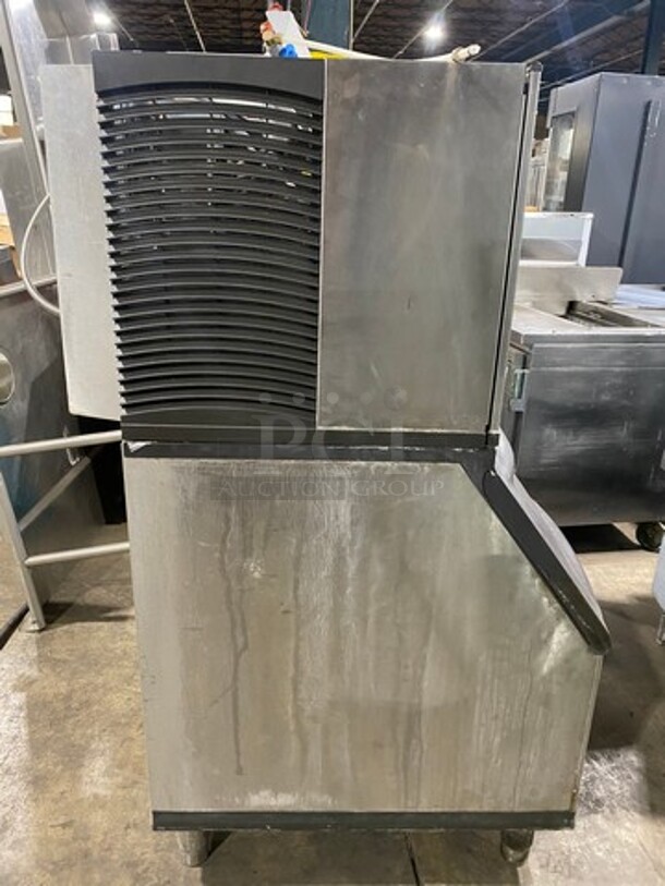 Manitowoc Commercial Ice Maker Machine! With Commercial Ice Bin! All Stainless Steel! On Legs! 2x Your Bid Makes One Unit! Model: SY0454A SN: 050163999 115V 60HZ 1 Phase, Model: B400 SN: 041220594 - Image 4 of 9