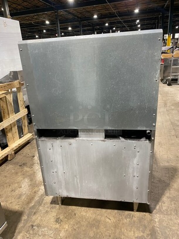 Therma Tek Commercial Natural Gas Powered 6 Burner Stove! With Raised Back Splash! With Oven Underneath! All Stainless Steel! On Legs! - Image 4 of 9