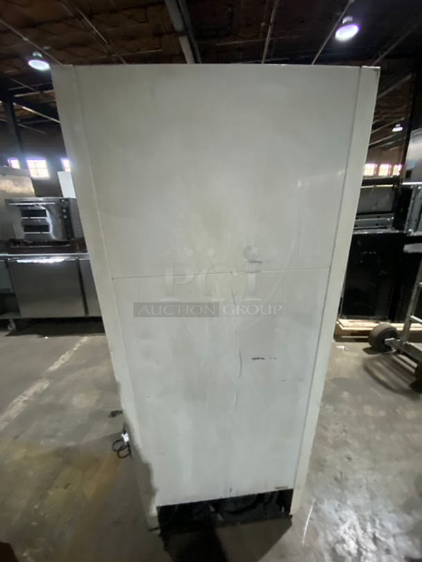 True Single Door Reach In Cooler Merchandiser! With View Through Door! Poly Coated Racks! Model: GDM12 SN: 11901877 115V 60HZ 1 Phase - Image 4 of 8