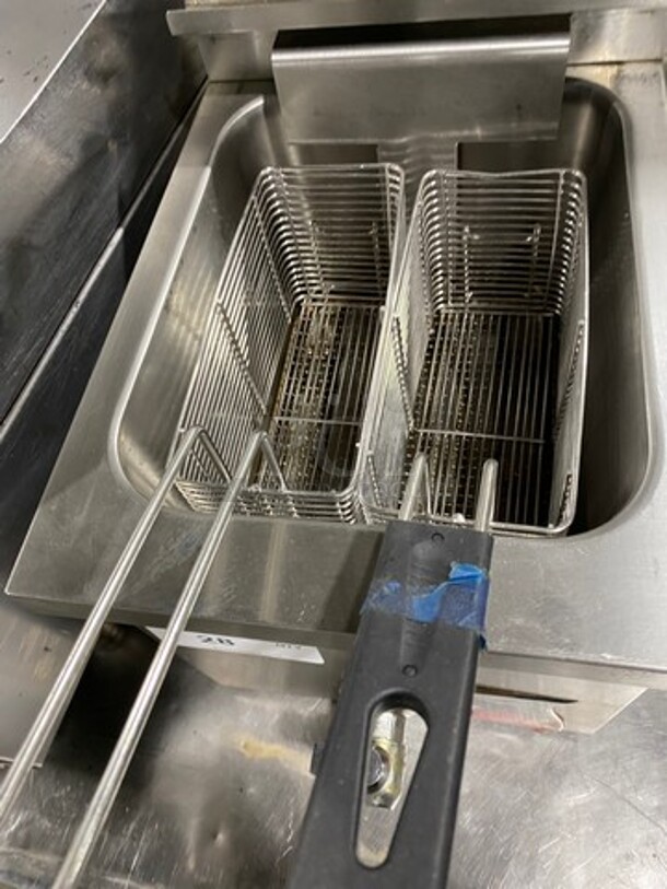 Vollrath Commercial Countertop Electric Powered Deep Fat Fryer! With Metal Frying Baskets! All Stainless Steel! Model: FFA8115 SN: E4700264016023 208/240V 60HZ 1 Phase - Image 6 of 9