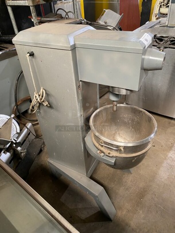 Univex Commercial 30 Quart Planetary Mixer with Mixing Bowl! 115V 1PH! Eletric powered! - Image 2 of 9