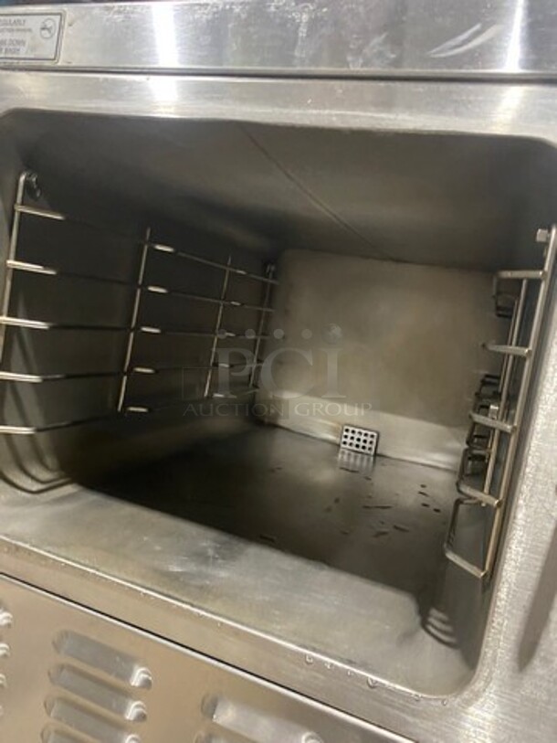 WOW! Vulcan Commercial Electric Powered Single Compartment Steam Cabinet! All Stainless Steel! On Legs! Model: C24EA3 SN: 463011173 208/240V 60HZ 3/1 Phase - Image 5 of 8